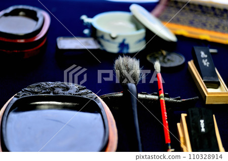 一套書法工具,包括硯台 一套書法工具,包括硯台 110328914