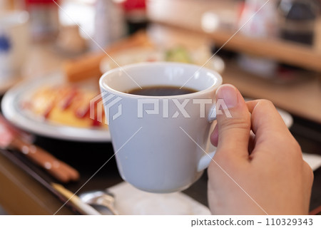 drink hot coffee drink hot coffee 110329343