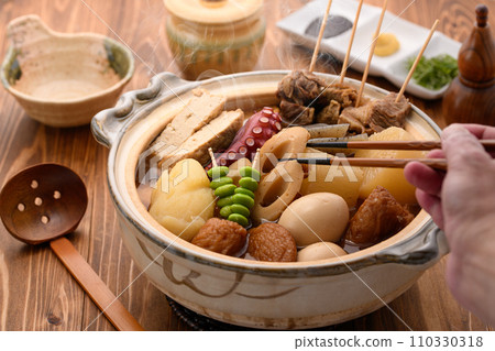 Oden simmered in a clay pot Oden simmered in a clay pot 110330318