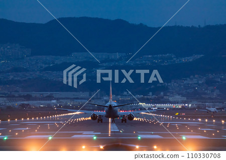 從千里河畔看大阪_伊丹機場跑道32L 從千里河畔看大阪_伊丹機場跑道32L 110330708