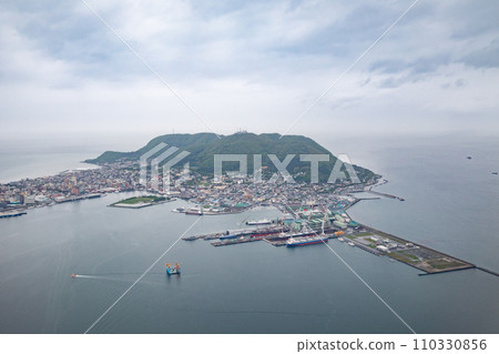 Hokkaido_Scenery of Mt. Hakodate and Hakodate city seen from above 110330856