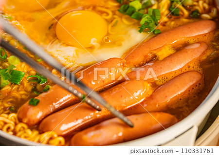 Home-cooked new ramen and sausages 110331761