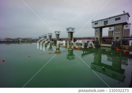 Embankment of the former Yoshino River Estuary Weir Embankment of the former Yoshino River Estuary Weir 110332273