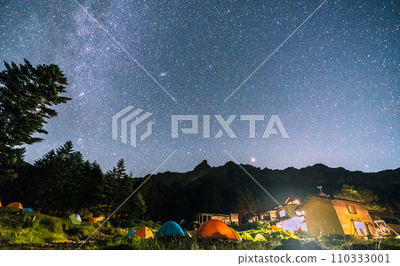 Starry sky at Yatsugatake Akadake Minesen 110333001