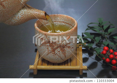 Warm green tea (Japanese style image) 110333004