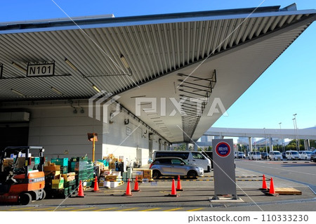 Tokyo Central Wholesale Market Toyosu Market West Side Parking Lot of Fruits and Vegetables Building 110333230
