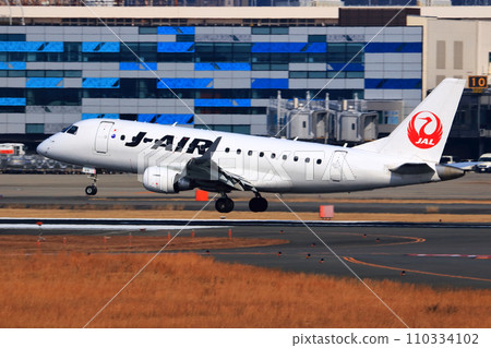 Osaka International Airport JAL Airplane Landing Ready Sky Park Osaka International Airport JAL Airplane Landing Ready Sky Park 110334102