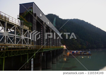 Gate tower of Nagayasuguchi dam 110334149