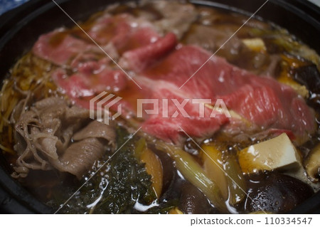 Delicious sukiyaki 110334547