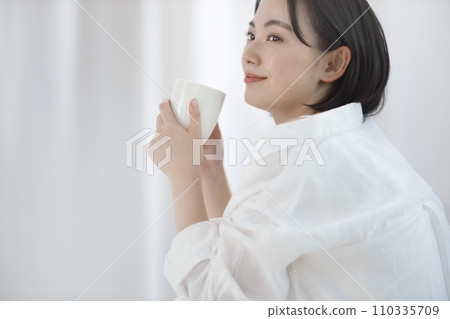 年輕女性的美麗形象 110335709