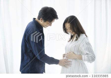 Family photo of pregnant woman and man 110335985