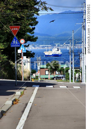 山之城函館...從小坂眺望寺町通和函館灣 110336981