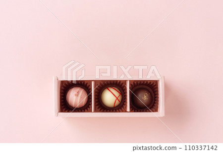 chocolate gift on pink background chocolate gift on pink background 110337142