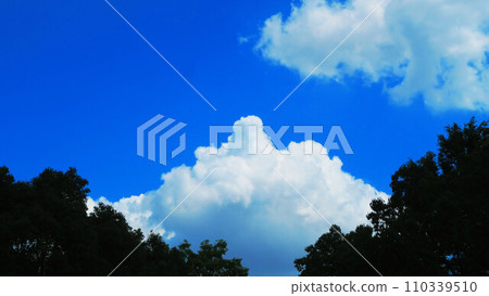 Beautiful scenery of blue sky and white clouds Beautiful scenery of blue sky and white clouds 110339510
