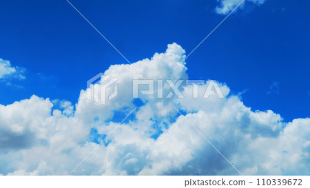 Beautiful scenery of blue sky and white clouds 110339672