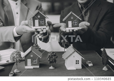Real estate brokerage agent Deliver a sample of a model house to the customer, mortgage loan agreement Making lease and buy and sell house And contract home insurance mortgage loan concept 110340685