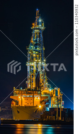 Exploration ship night view Exploration ship night view 110340932