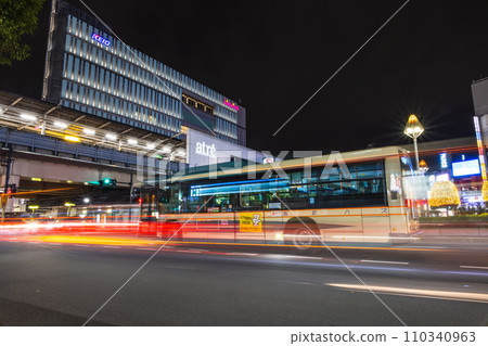 吉祥寺夜間旋轉（長時間曝光/西武巴士） 110340963
