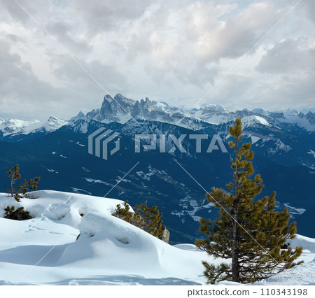 Beautiful winter mountain landscape. 110343198