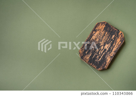 Empty wooden rectangular cutting board on a plain background, flatley with copy space 110343866