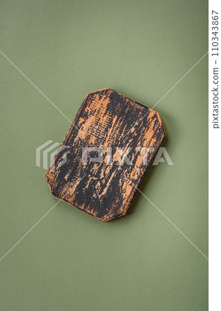 Empty wooden rectangular cutting board on a plain background, flatley with copy space Empty wooden rectangular cutting board on a plain background, flatley with copy space 110343867