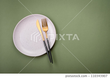 Empty round ceramic plate on a plain background, flatley with copy space Empty round ceramic plate on a plain background, flatley with copy space 110343907