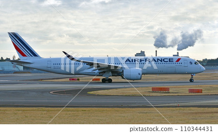 法國航空 A350-900 成田十吉三人滑行 110344431