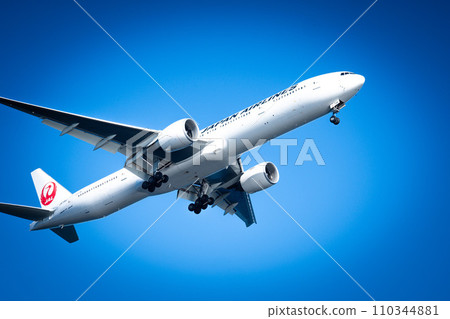 Aircraft before landing 110344881