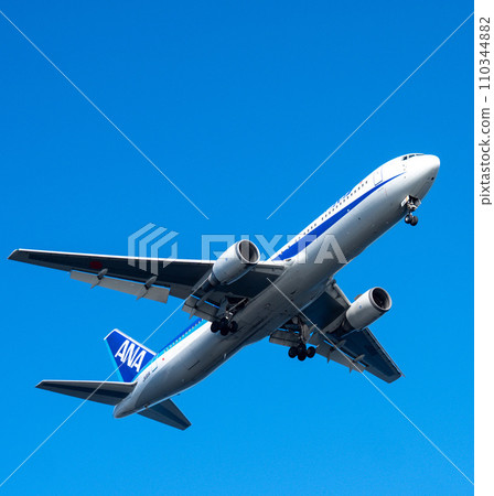 Aircraft before landing 110344882