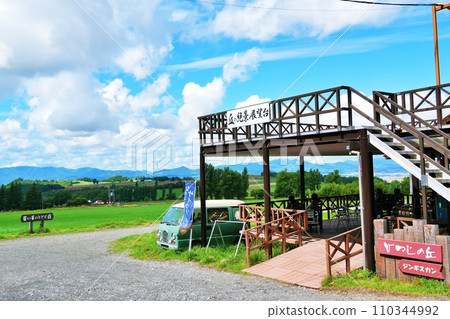 成吉思汗&親密農場羊山(北海道中富良野町) 成吉思汗&親密農場羊山(北海道中富良野町) 110344992