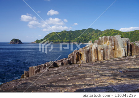 [Kumano/Tategasaki] Coastal scenery of Senjojiki and Kumanonada 110345259