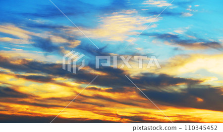 Beautiful scenery of the sunset sky (near Kawaguchi City, Saitama Prefecture) Beautiful scenery of the sunset sky (near Kawaguchi City, Saitama Prefecture) 110345452
