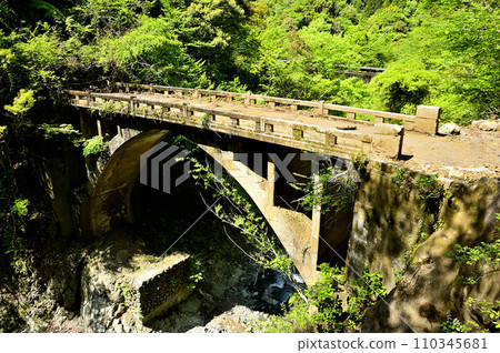 Hontani Forest Road in the Tanzawa Mountains Old bridge over the Hontani River Old Seto Bridge Hontani Forest Road in the Tanzawa Mountains Old bridge over the Hontani River Old Seto Bridge 110345681