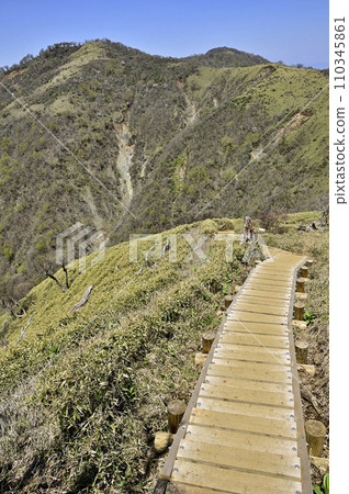從丹澤山脈的丹澤山出發,丹澤、不動峰、白岳的主要道路 從丹澤山脈的丹澤山出發,丹澤、不動峰、白岳的主要道路 110345861