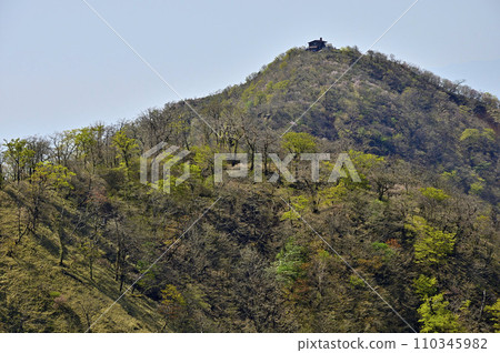 春天的丹澤，丹澤的主流，從 Ryugababa 欣賞新鮮綠色的 Tonodake 110345982