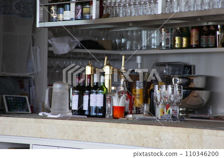 Bar counter scenery_Ile de Re 110346200