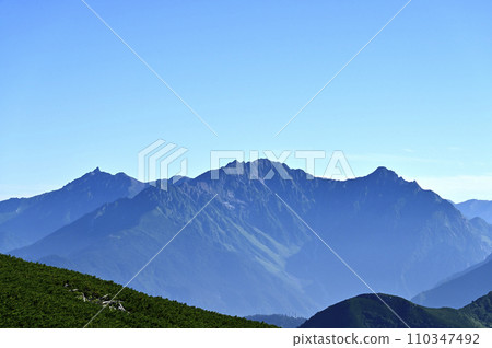 從Norikura山,山的早晨視圖 從Norikura山,山的早晨視圖 110347492