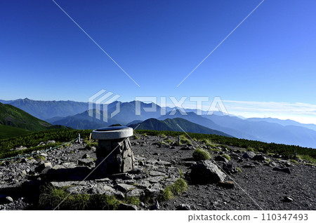 從Norikura山,山的早晨視圖 從Norikura山,山的早晨視圖 110347493