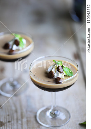 coffee jelly in a glass 110348282