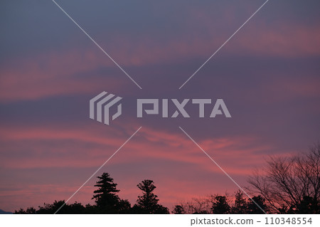 早晨發光的雲彩 早晨發光的雲彩 110348554