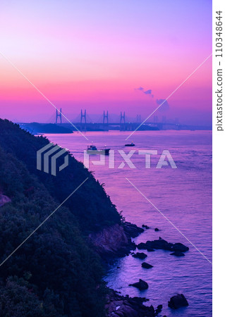 Seto Ohashi bridge at dawn 110348644