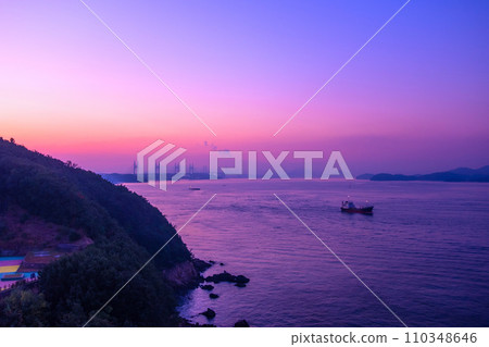 Seto Ohashi bridge at dawn 110348646