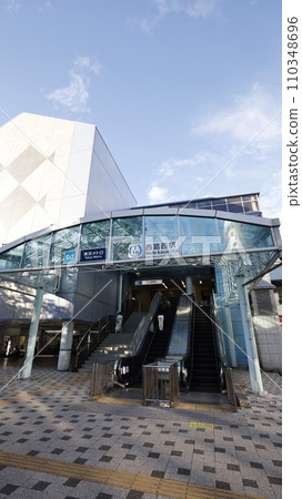 東京地鐵東西線西葛西站南口設置的自動扶梯 110348696