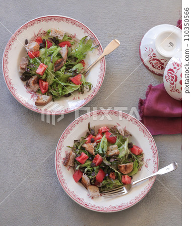Panzanella 配番茄和生菜 Panzanella 配番茄和生菜 110350566
