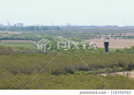 從細岡展望台看春天的釧路濕地岩穗閘門,釧路濕地、釧路川的美景 從細岡展望台看春天的釧路濕地岩穗閘門,釧路濕地、釧路川的美景 110350593
