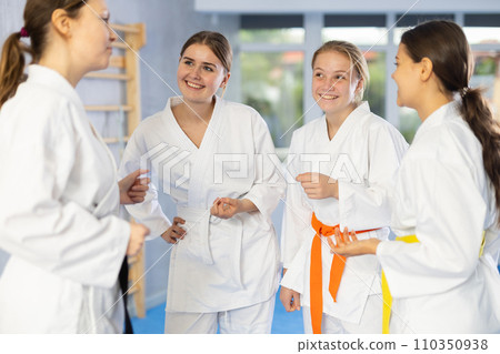 Group of girls in kimono chatting Group of girls in kimono chatting 110350938