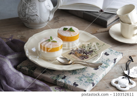 義式奶凍配橙汁 110352611