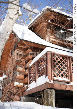 藍天白雲,雪中小屋 藍天白雲,雪中小屋 110353977