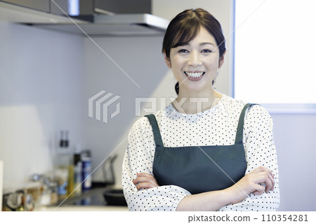 Middle-aged woman wearing an apron 110354281