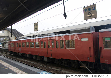 基哈在車站停下來 110354584